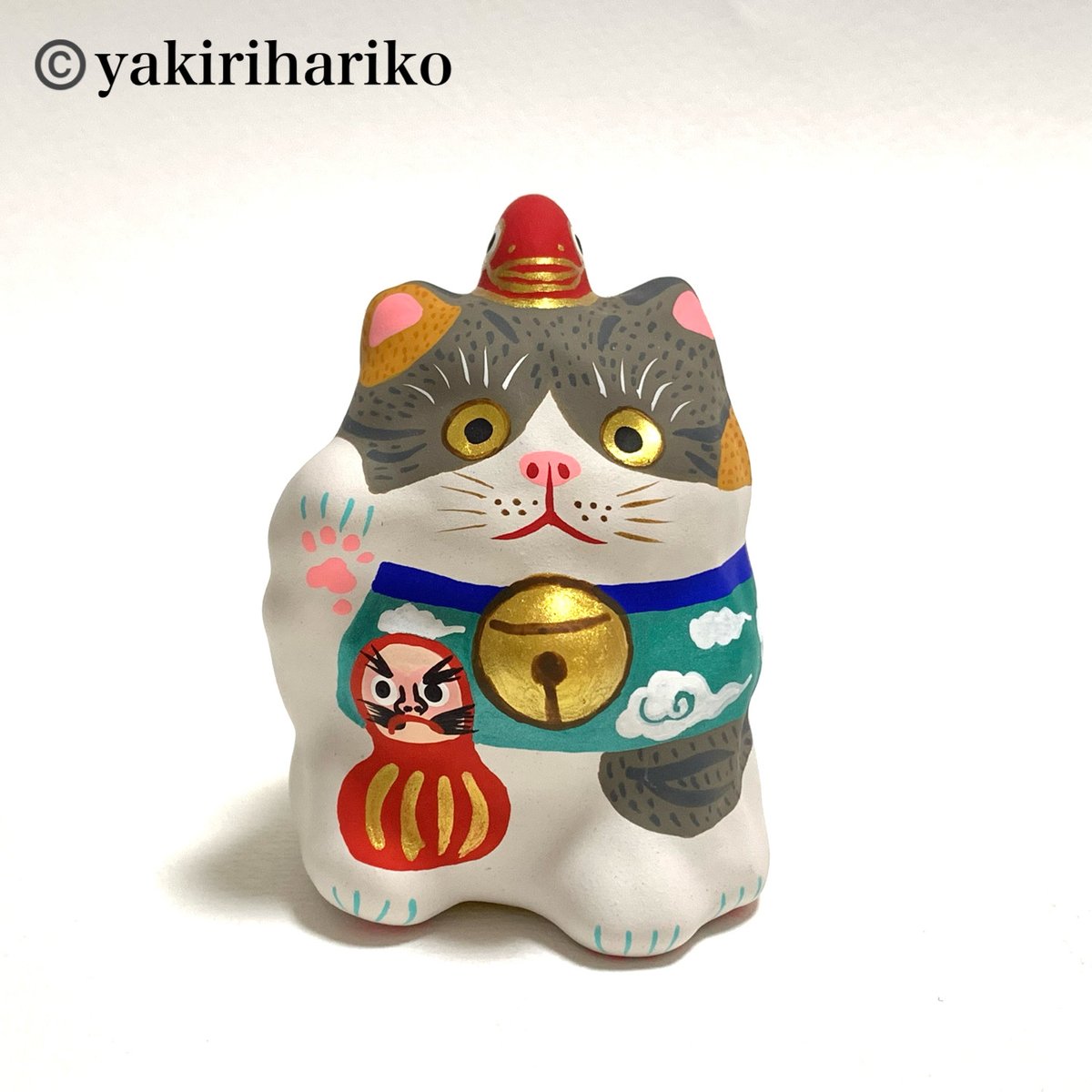 矢切はりこ 福々しい招き猫 鯛乗せダルマ 白サバ三毛 | 矢切はりこ