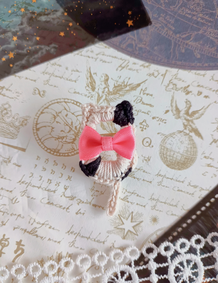 うしネコちゃんブローチ | annes_atelier