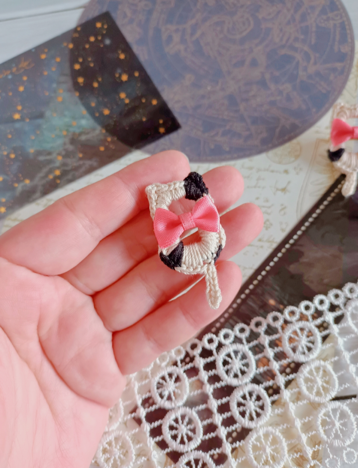 うしネコちゃんブローチ | annes_atelier