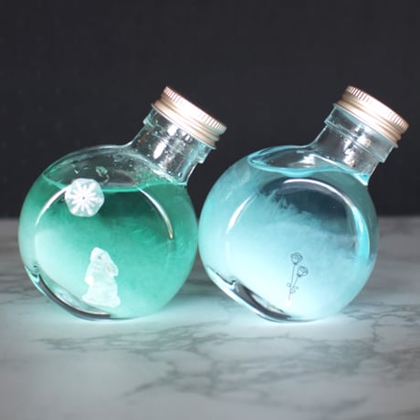 グリーンとブルーのストームグラス（ネコ瓶）２個セット