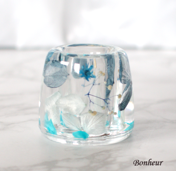 No.1015 ブルー系✨蝶の舞✨固まるハーバリウムペン立て ブルー系のハーバリウムペン立て 印鑑立て 歯ブラシ立て | 森の