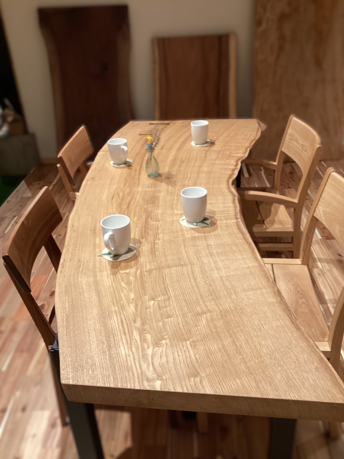 004 栗(クリ)ダイニングテーブル | 無垢の一枚板でつくる家具 004 栗(クリ)ダイニングテーブル | 無垢の一枚板でつくる家具