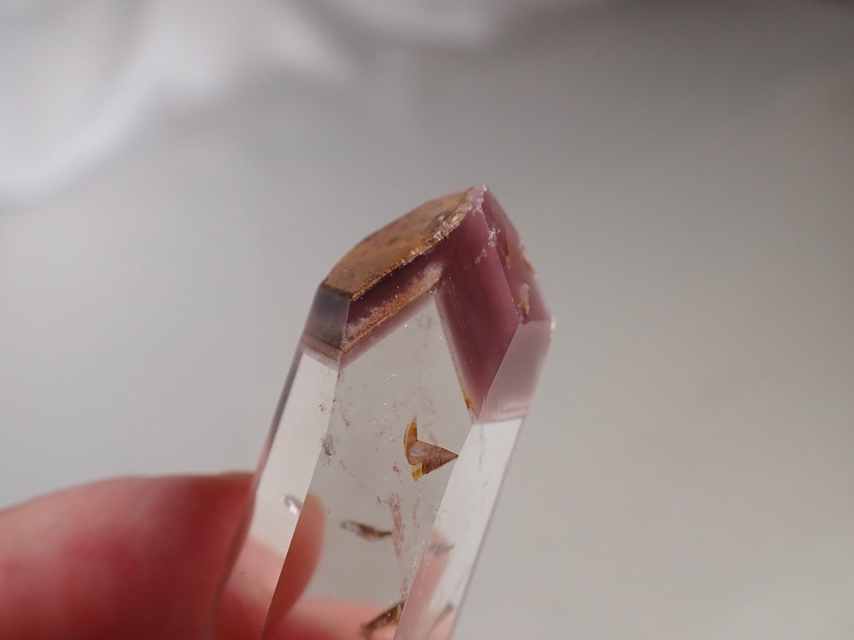 リチウムクォーツ(ピンク)単結晶 電池の種が入っているの？ブラジル産リチウムクォーツポイント原石