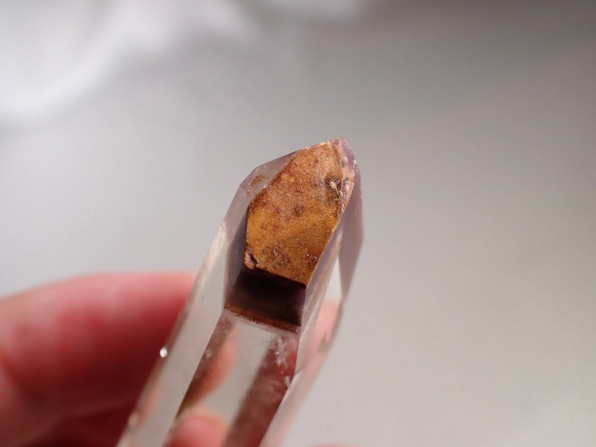 リチウムクォーツ(ピンク)単結晶 電池の種が入っているの？ブラジル産リチウムクォーツポイント原石