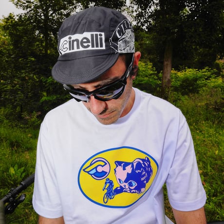 シャナ・サデジレイ：子猫 – Tシャツ