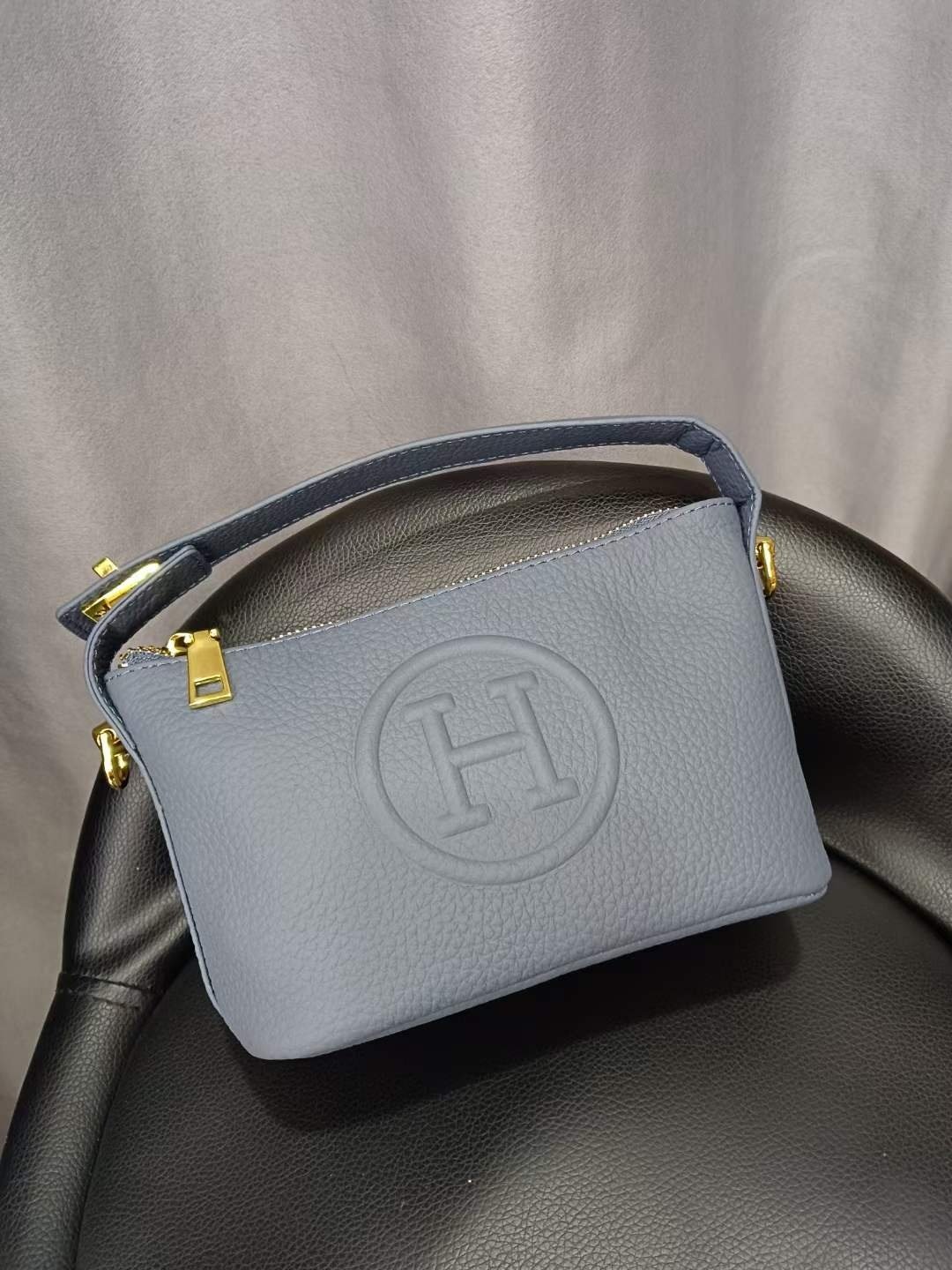 H and H エイチアンドエイチ イタリア製 本革レザー セミショルダーバッグ 1515967.jpg