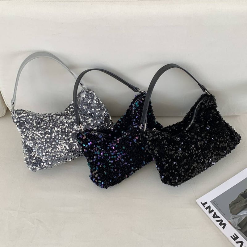 エトロの素敵な素敵なバックです。刺繍やスパンコール、すべて素敵ですよ。 エトロの素敵な素敵なバックです。刺繍やスパンコール、すべて