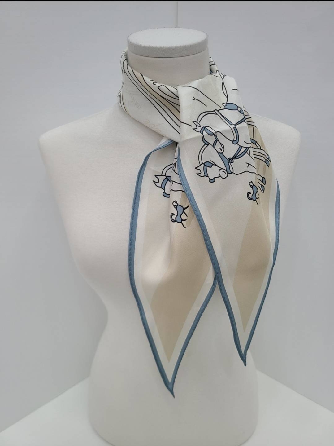 【超希少】アルニス シルク100% スカーフ 馬蹄 ホース フランス製 超希少】アルニス シルク100% スカーフ 馬蹄 ホース フランス製