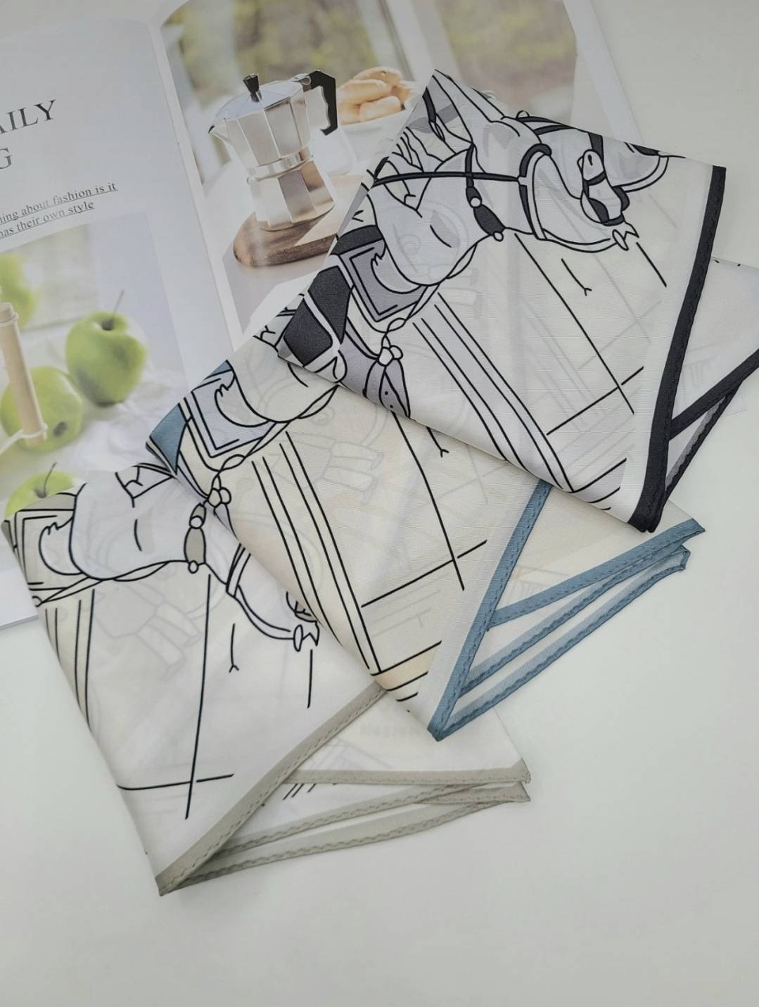 新品】 大判スカーフ 馬柄スカーフ 高級感 ネックスカーフ エレガント