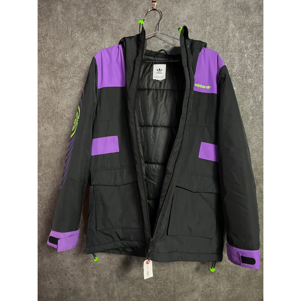 adidas ダウンジャケット | USED STORE BUZZIN adidas ダウンジャケット | USED STORE BUZZIN