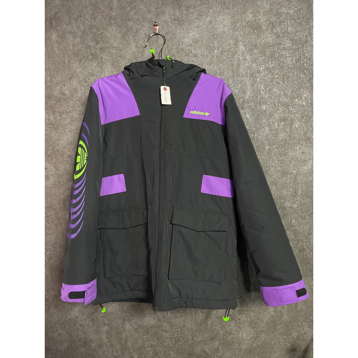 adidas ダウンジャケット | USED STORE BUZZIN adidas ダウンジャケット | USED STORE BUZZIN