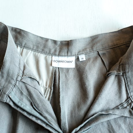 Down Town Two-tuck Linen Shorts