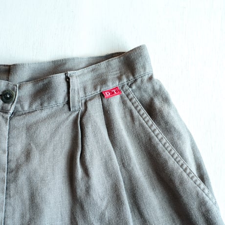 Down Town Two-tuck Linen Shorts