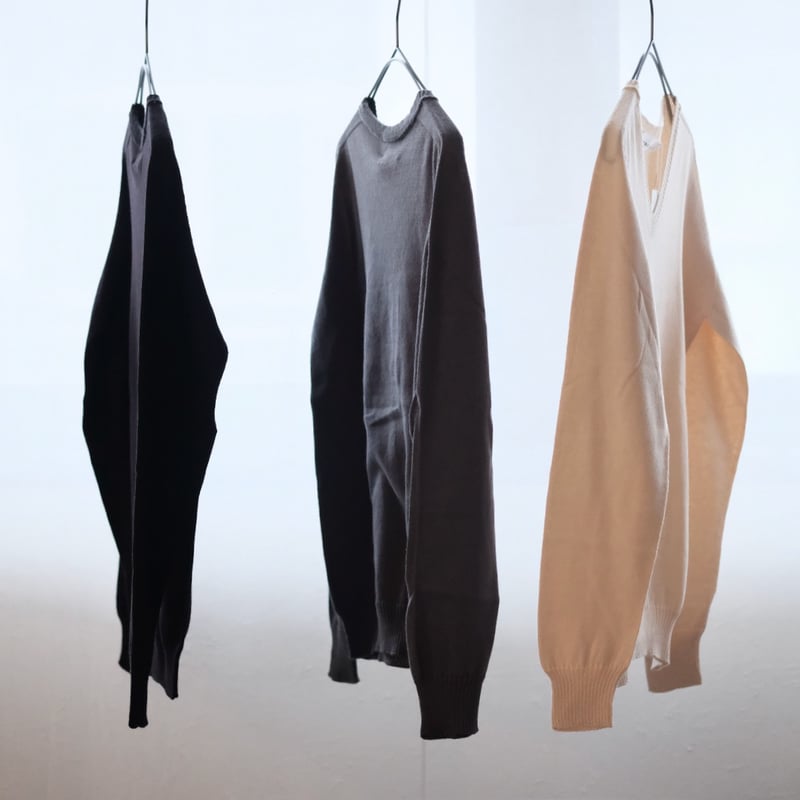 unisex｜オーガニックコットンVネックセーター｜ブラック | 八画