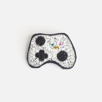 刺繍ブローチ / コントローラー
