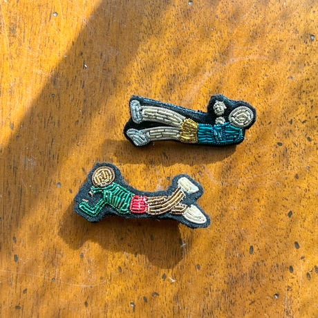 刺繍ブローチ / lazy day No.2