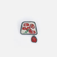 刺繍ブローチ / サーモンのテリーヌ