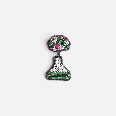 刺繍ブローチ / 三角フラスコ