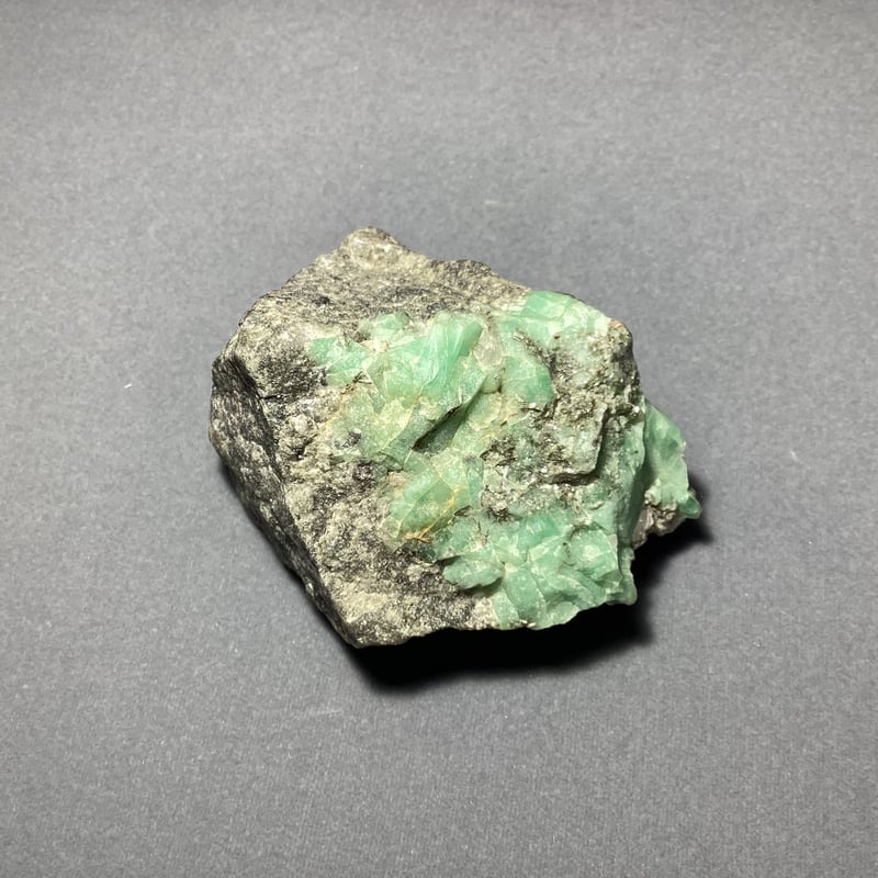 s*ル様 【443Ct】【89g】大サイズ エメラルド原石 重さ836ポンド（約380キロ）で世界最大のエメラルド原石が出土23