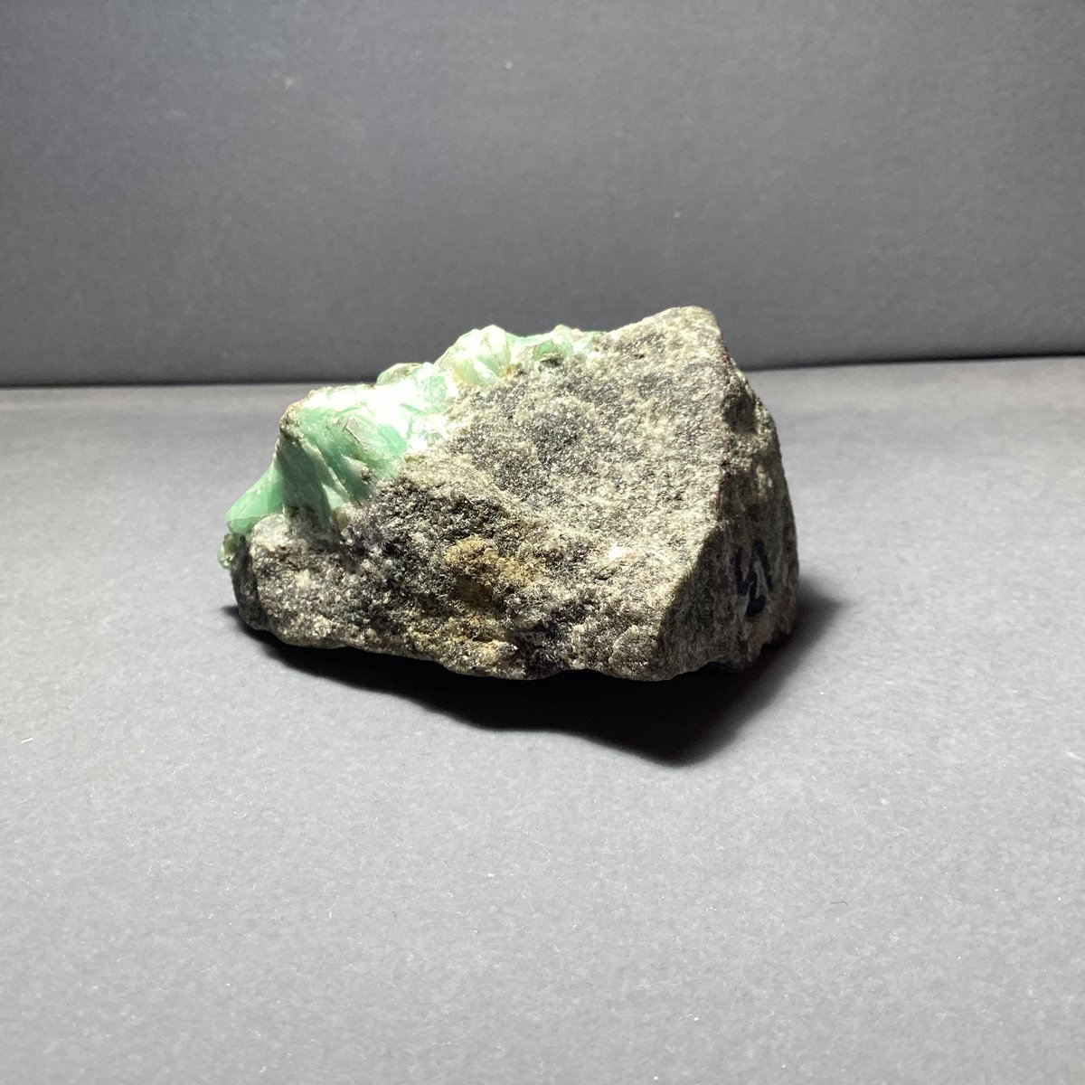 エメラルド　母岩付き　105g エメラルド 母岩付き 105g