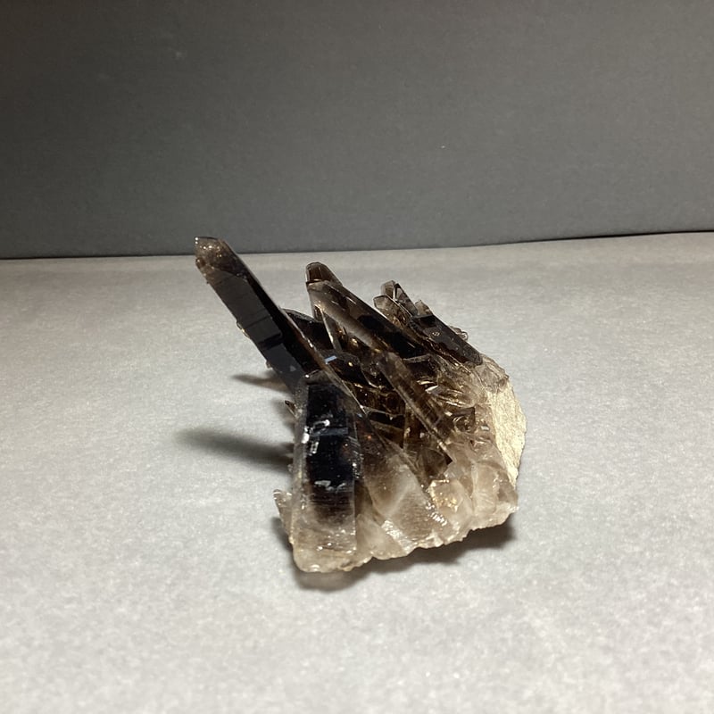 煙水晶(スモーキークォーツ)フィンランド産 原石 クラスター 煙水晶(スモーキークォーツ)フィンランド産 原石 クラスター
