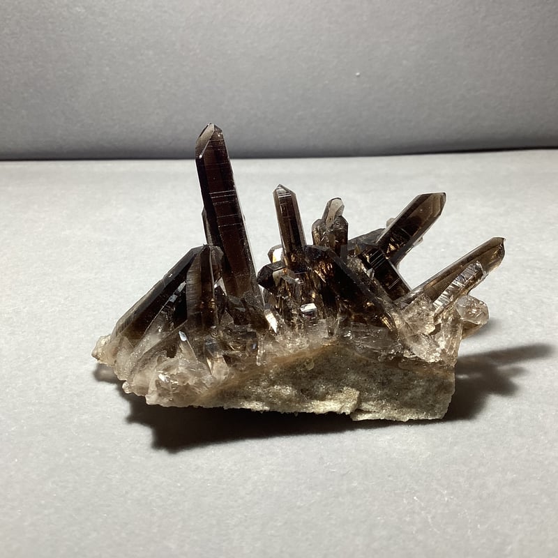 煙水晶（スモーキークォーツ）フィンランド産 原石 クラスター