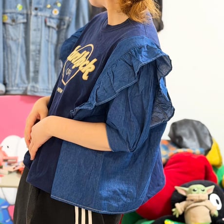 Tシャツ×フリルブラウス
