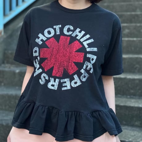 フリルTシャツ