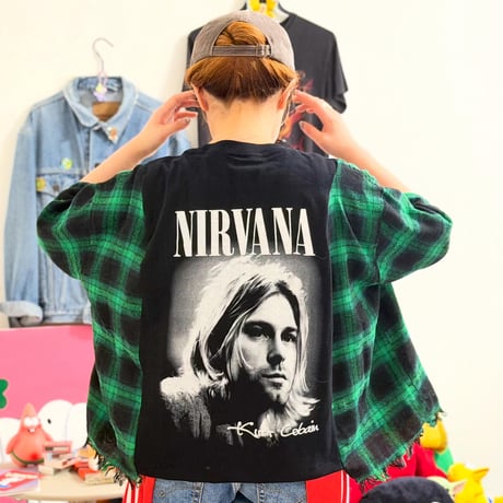 Tシャツ×チェックシャツ