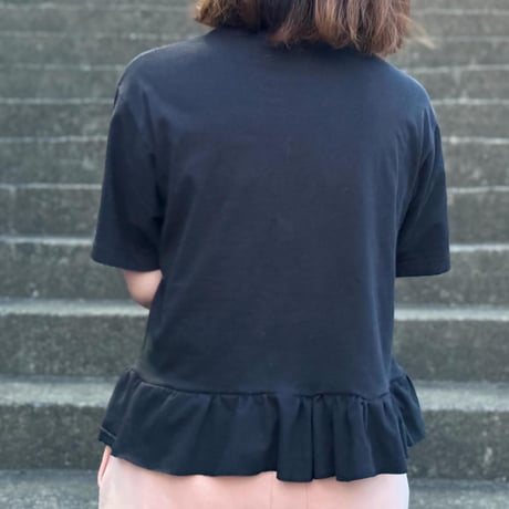 フリルTシャツ