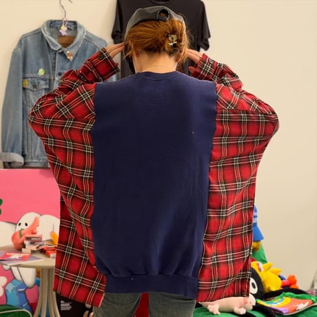 スウェット×シャツ