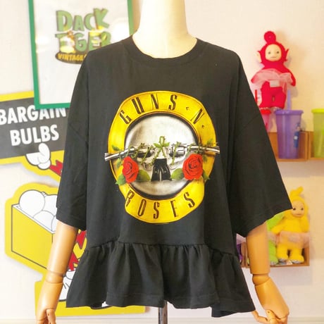 フリルTシャツ