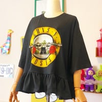 フリルTシャツ
