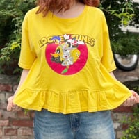 フリルTシャツ