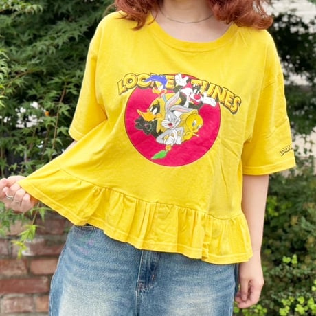 フリルTシャツ