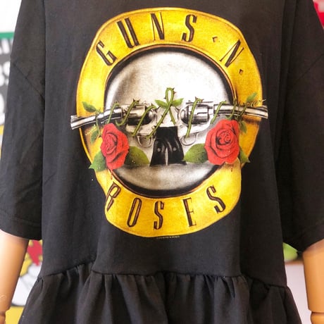 フリルTシャツ