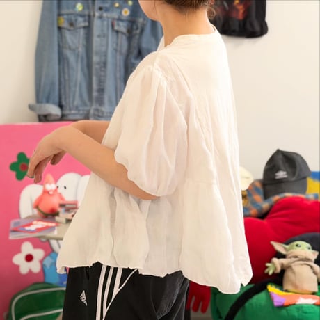 Tシャツ×水玉ブラウス