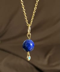 ラピスラズリ　ガラスレインボーチャーム付き　ネックレス   鑑定済み　ラピスラズリ　10ミリ玉　ネックレス 　金属アレルギー対応　ゴールド　調節機能付き ★日本国内の第三者鑑別機関にて鑑別済み