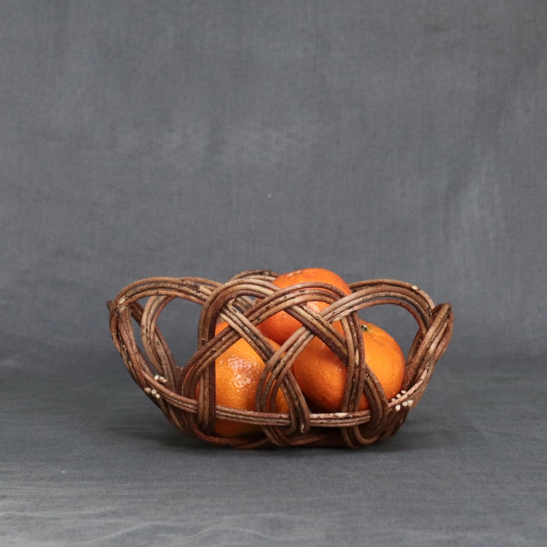 あけび紋様かご 渡部萌 | 双柿舎 two persimmons