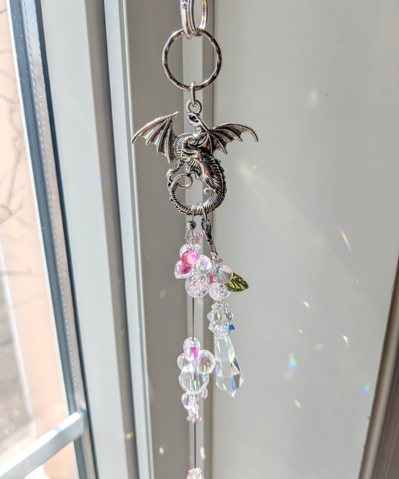 【サンキャッチャー】龍の目醒め – Chakra Dragon Mini サンキャッチャー】龍の目醒め – Chakra Dragon Mini サンキャッチャー