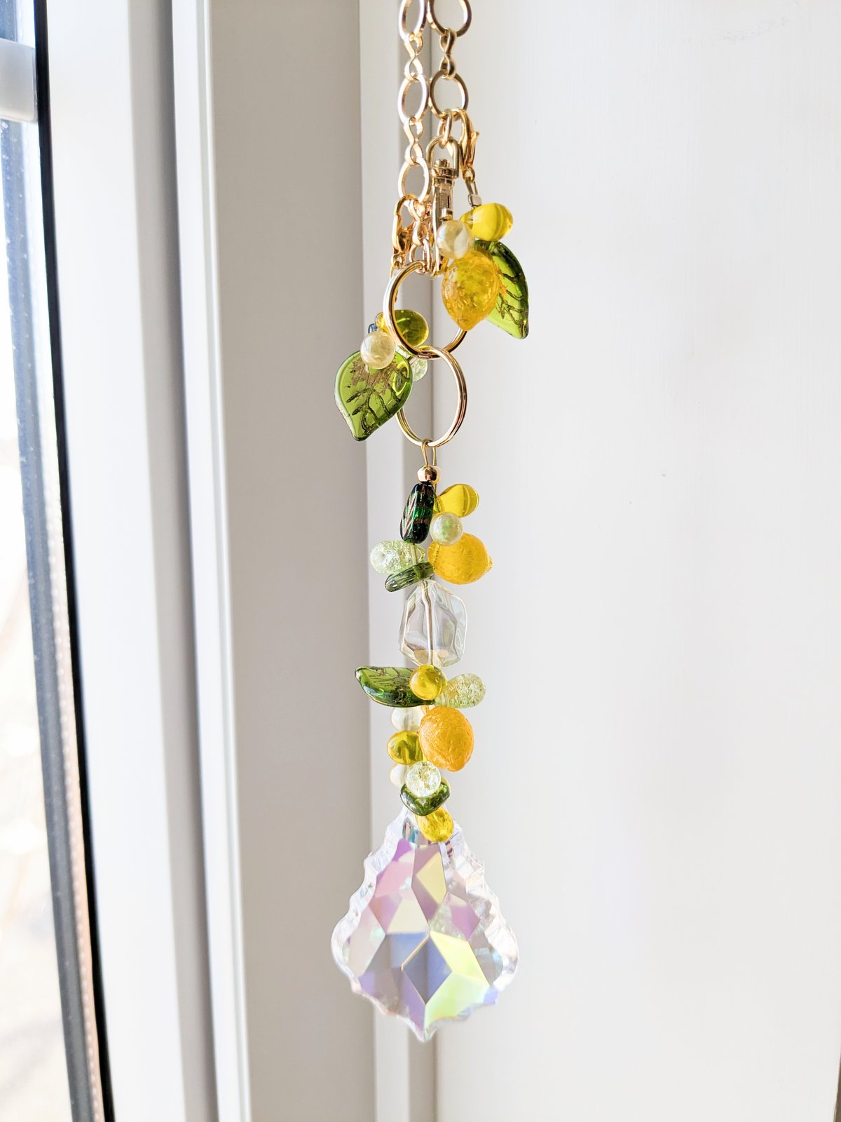 サンキャッチャー♡ハンドメイド「深い紫色とチェコビーズフラワー♪」 サンキャッチャー♡ハンドメイド「深い紫色とチェコビーズ