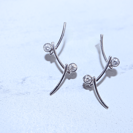 ツイグ　ダイアモンド ピアス　プラチナ