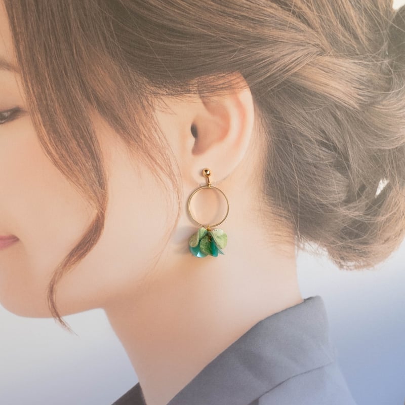 leather flowersイヤリング⇄ピアス〈グリーン〉 | vert le ciel