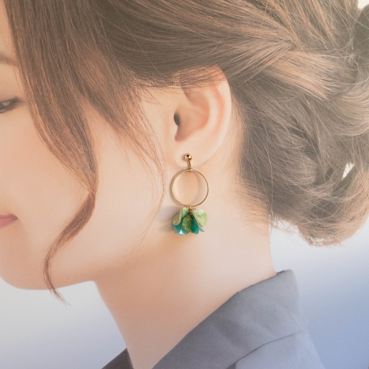 leather flowersイヤリング⇄ピアス〈グリーン〉 | vert le ciel