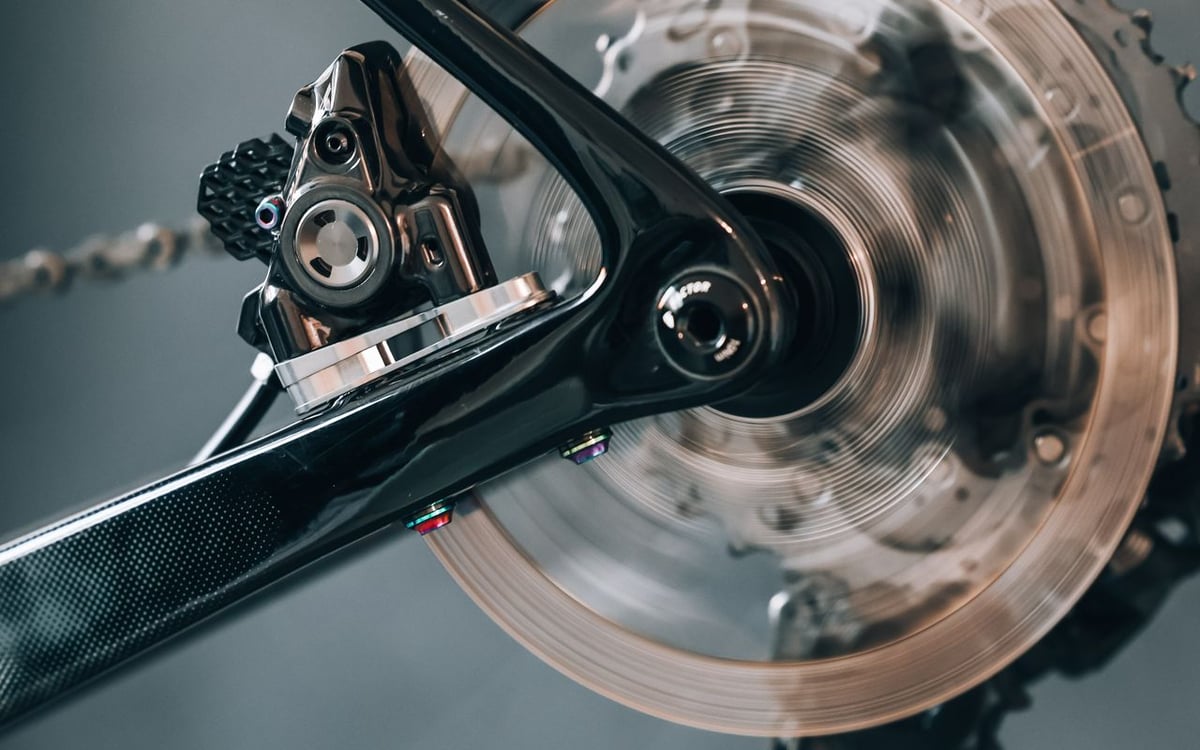 Flat-Mount ディスクブレーキアダプター（SRAM ロードキャリパー用