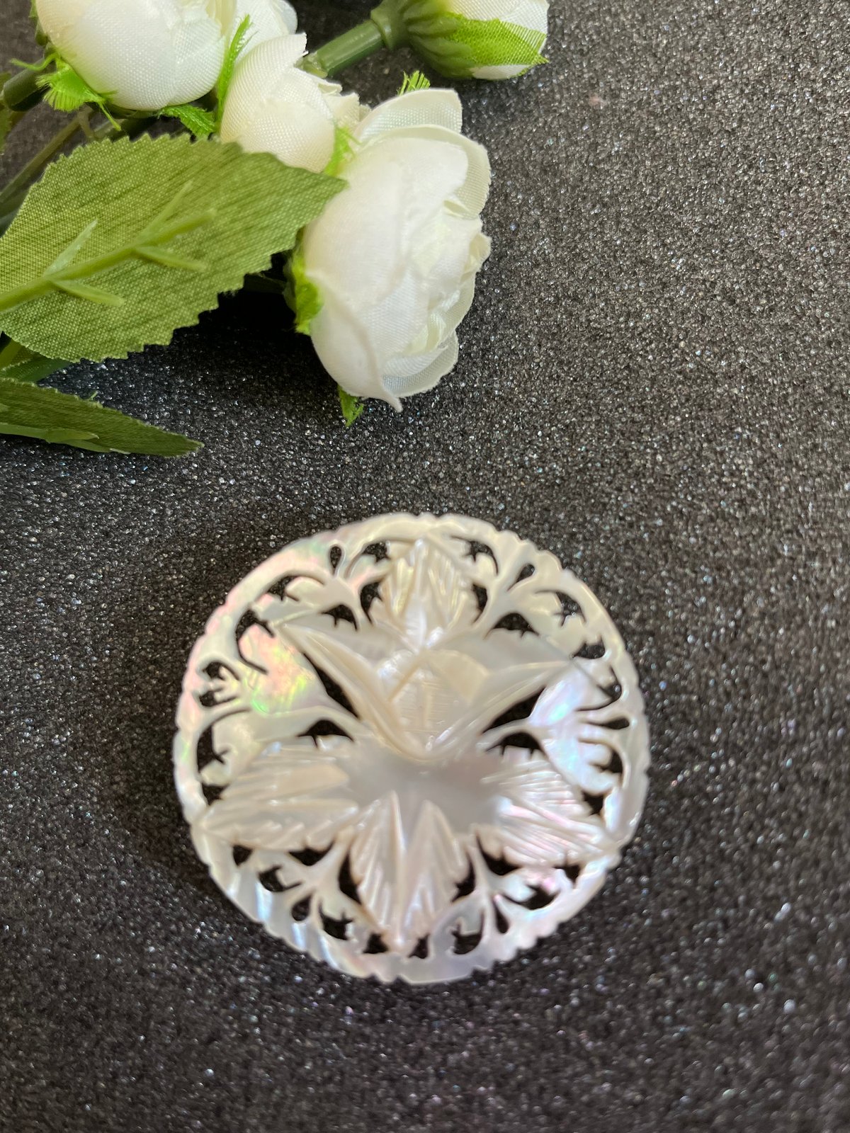 ベツレヘムパール　人気カモミール　花　ブローチ 5cm ベツレヘムパール（カモミール・ボタン、ブローチ、ペンダント