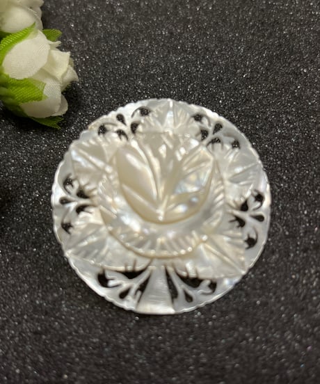 ベツレヘムパール　薔薇　バラ　大きめブローチ