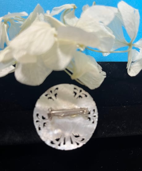 ベツレヘムパール　薔薇　バラ　ブローチ　白蝶貝