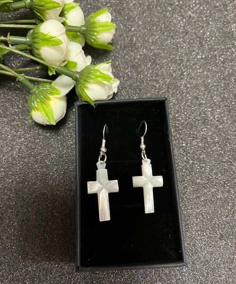 ベツレヘムパール　ピアス　十字架　白蝶貝　クロス