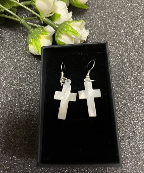 ベツレヘムパール　ピアス　十字架　白蝶貝　クロス